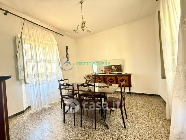 Casa indipendente in residenziale in 