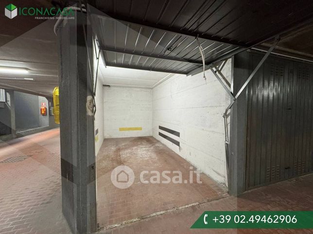 Garage/posto auto in residenziale in Viale Umbria 52