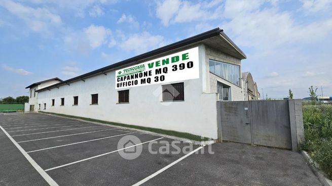 Capannone in commerciale in Via Vialba 83