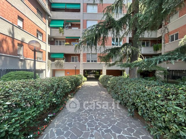 Ufficio in commerciale in Via Prospero Finzi 15