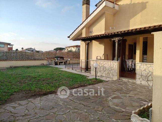 Villa in residenziale in Via Bracciano 20
