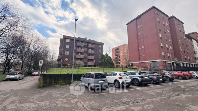 Box/posto auto in residenziale in Via Angelo Moro 38