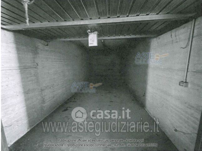 Box/posto auto in residenziale in Via XXV Aprile