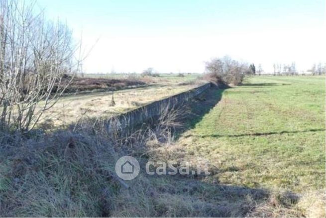 Terreno edificabile in residenziale in Strada Provinciale 17