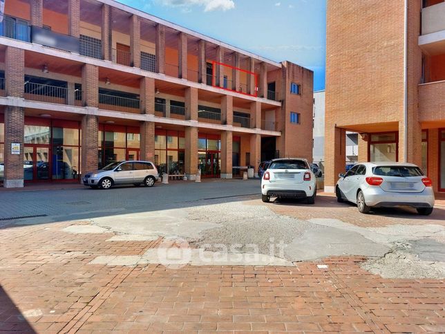 Ufficio in commerciale in Via C. Aroldi 44
