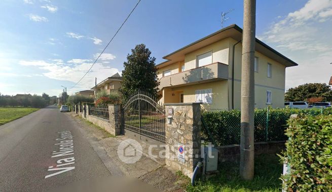 Casa indipendente in residenziale in Via Nicola Spinelli 12