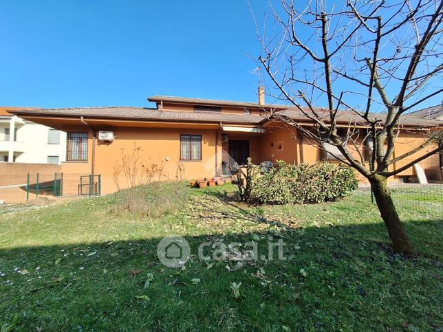 Villa in residenziale in Via Giuseppe Mazzini 89