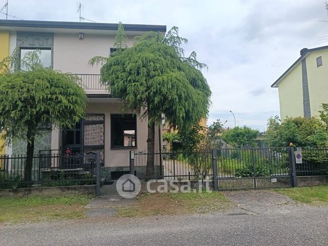 Casa bi/trifamiliare in residenziale in Via Olona 35