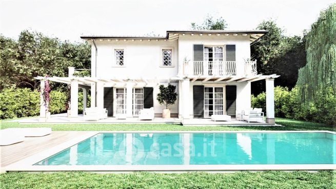 Villa in residenziale in Via Crociale 144