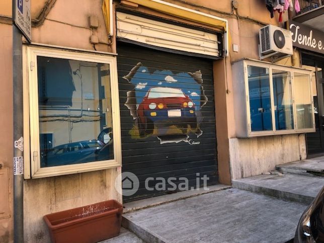 Negozio/locale commerciale in commerciale in Via Ventiquattro Maggio 4