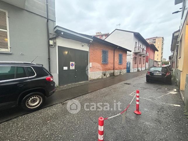 Garage/posto auto in residenziale in Via XI Febbraio 12