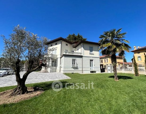 Villa in residenziale in 