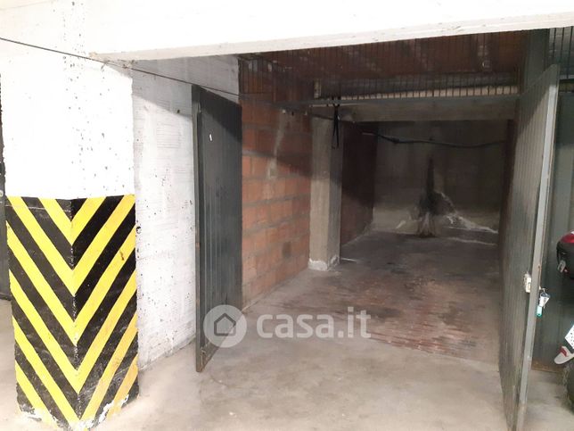 Garage/posto auto in residenziale in Viale C. Sigonio 482