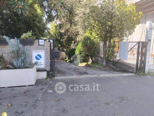 Box/posto auto in residenziale in Viale dell'Arte 46