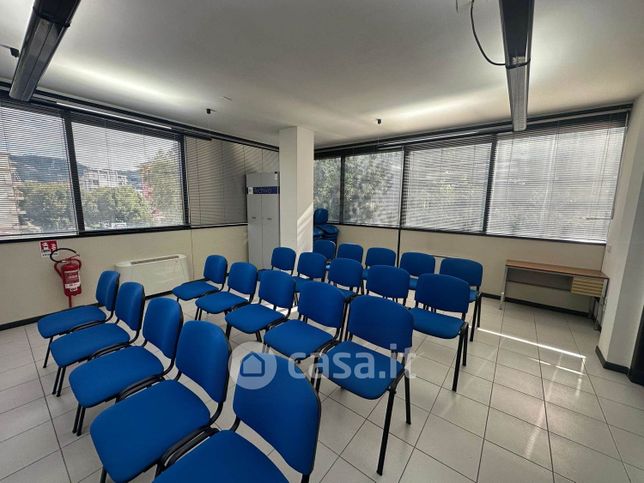 Ufficio in commerciale in 