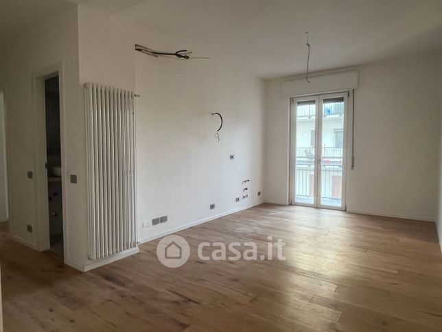 Appartamento in residenziale in Via Alfonso Capecelatro 22