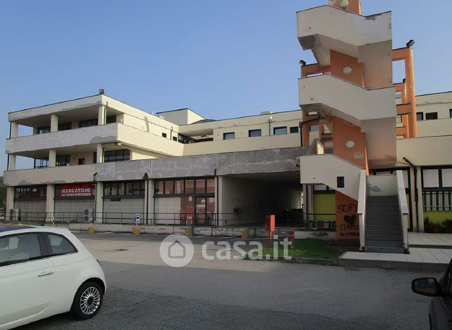 Ufficio in commerciale in Via Fratelli di Dio 2