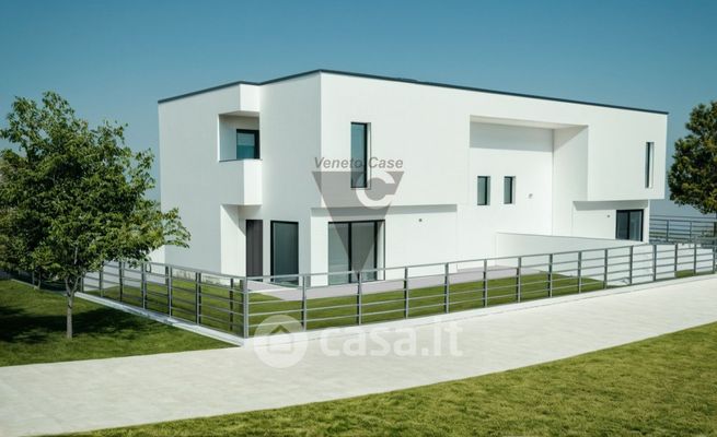 Casa bi/trifamiliare in residenziale in