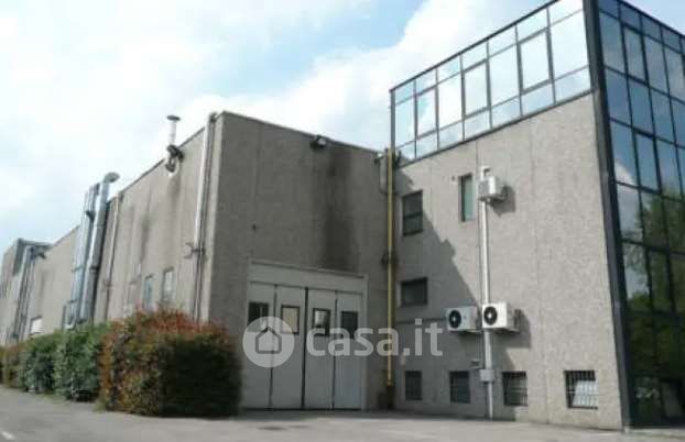Capannone in commerciale in Via Olona