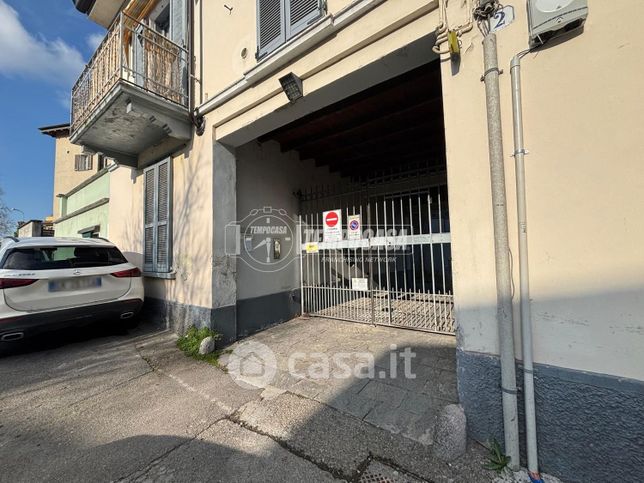 Box/posto auto in residenziale in Piazza Crema 2