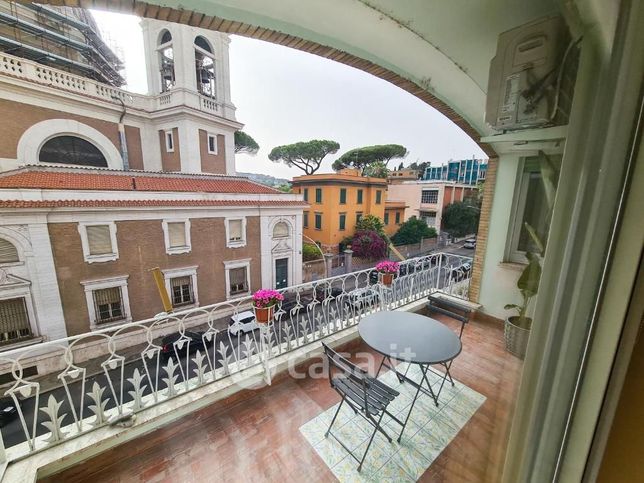 Attivitã /licenza (con o senza mura) in commerciale in Via Cassia 12