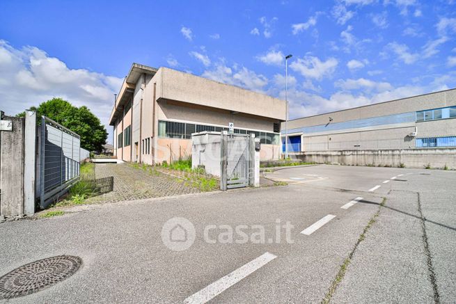Capannone in commerciale in 