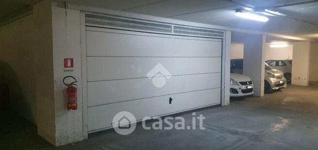 Garage/posto auto in residenziale in Via Dante Alighieri 42