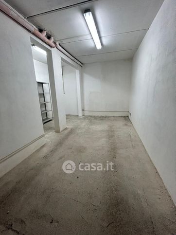 Box/posto auto in residenziale in Viale dei Gerani 23