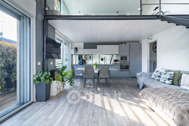 Loft in residenziale in Via Adda 11