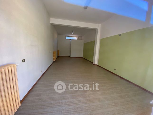 Ufficio in commerciale in Via Idice
