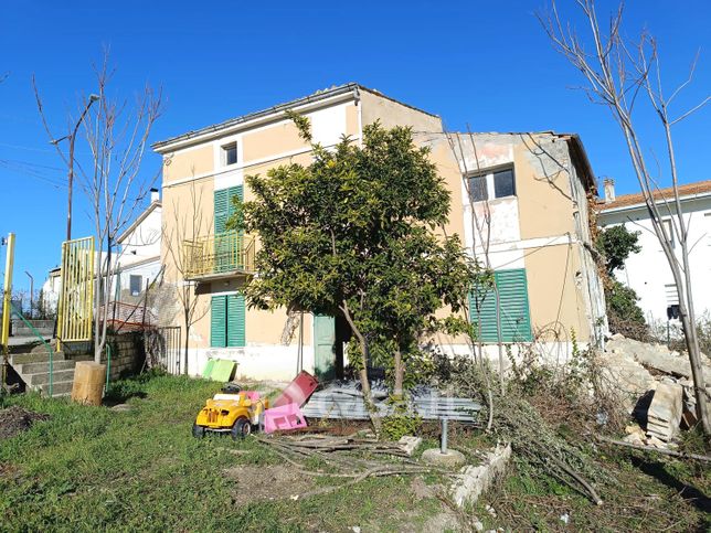 Rustico/casale in residenziale in Contrada Fontanelle 6