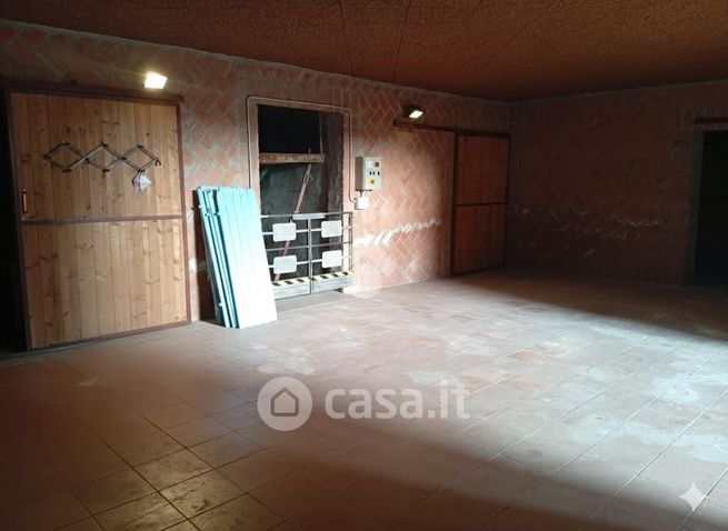 Capannone in commerciale in Strada Riano 9