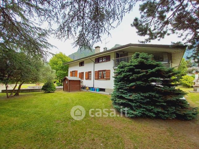 Villa in residenziale in 