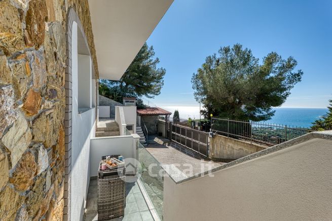 Appartamento in residenziale in Strada Colla Micheri 14