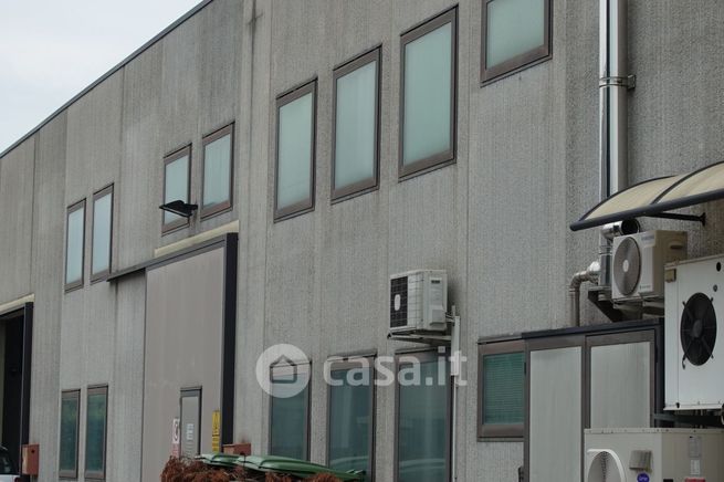 Capannone in commerciale in Via Galvani