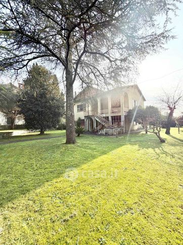Villa in residenziale in 