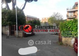 Box/posto auto in residenziale in Via Edmondo de Amicis