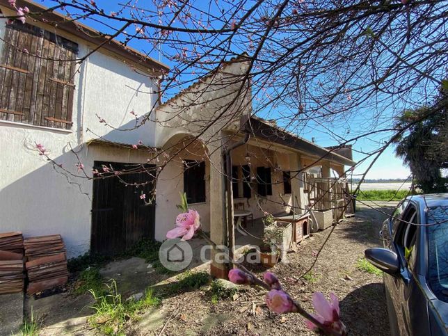 Casa indipendente in residenziale in 