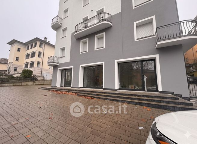 Negozio/locale commerciale in commerciale in Via XXIV Maggio 25