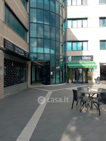 Ufficio in commerciale in 