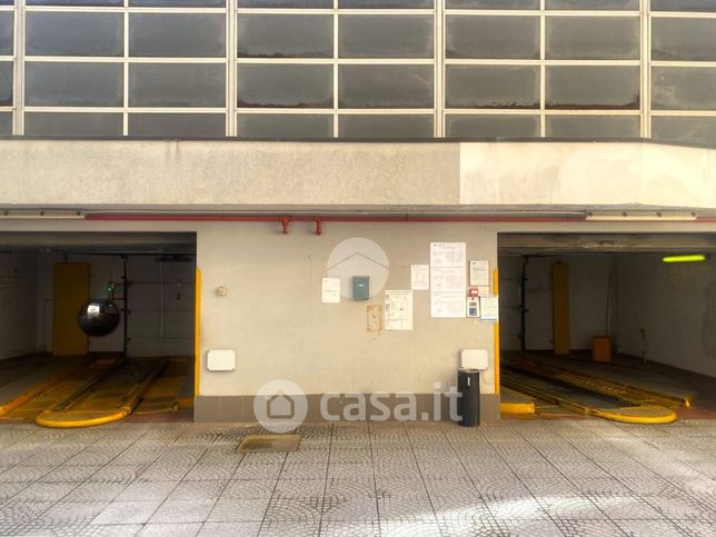Box/posto auto in residenziale in Via Perugino 16