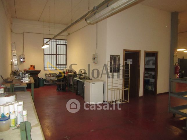 Capannone in commerciale in Via Alessandro Tassoni 2