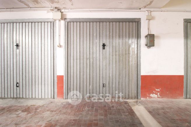 Garage/posto auto in residenziale in Via de Apruzzo Cardinale 1