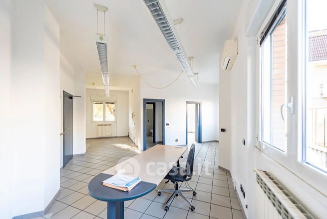 Ufficio in commerciale in Via Legnano 435