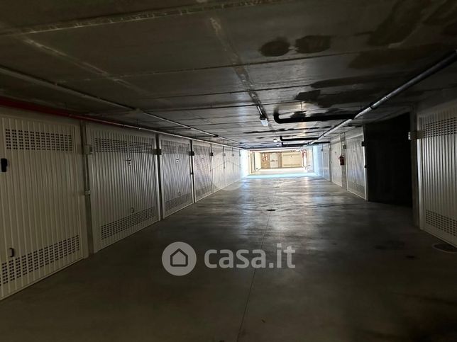 Box/posto auto in residenziale in Viale Luigi Beltramo 3