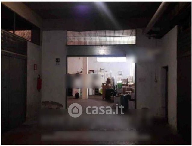 Box/posto auto in residenziale in Via Edmondo de Amicis 16
