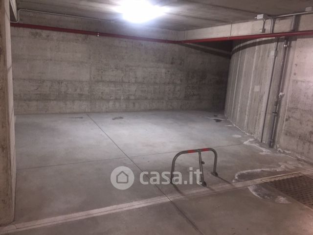 Garage/posto auto in residenziale in Via dei Giunchi