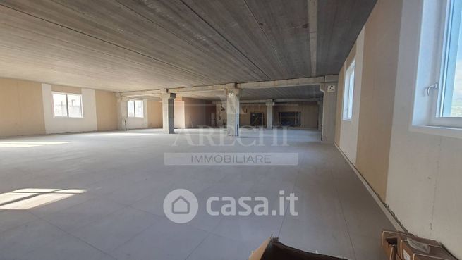 Ufficio in commerciale in