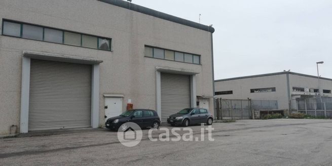 Capannone in commerciale in Strada Statale 7