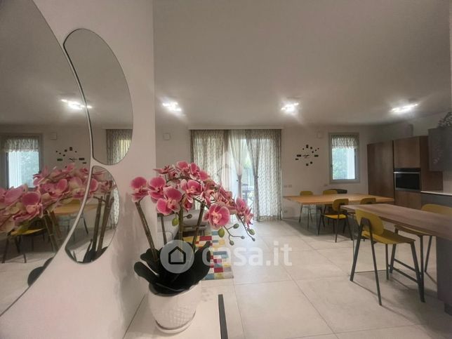 Appartamento in residenziale in Via Deco' e Canetta 55